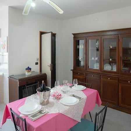 Casa Gino A 70 Mt Dalla Di